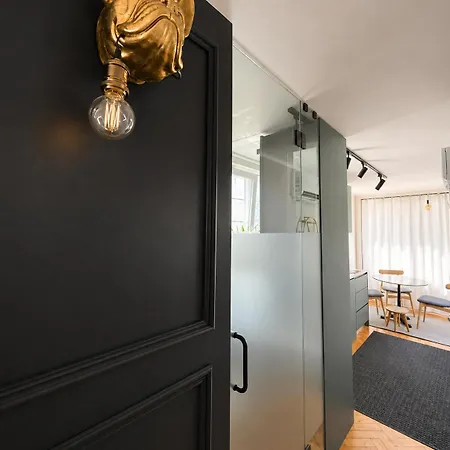 Casa Da Loja Apartamento *